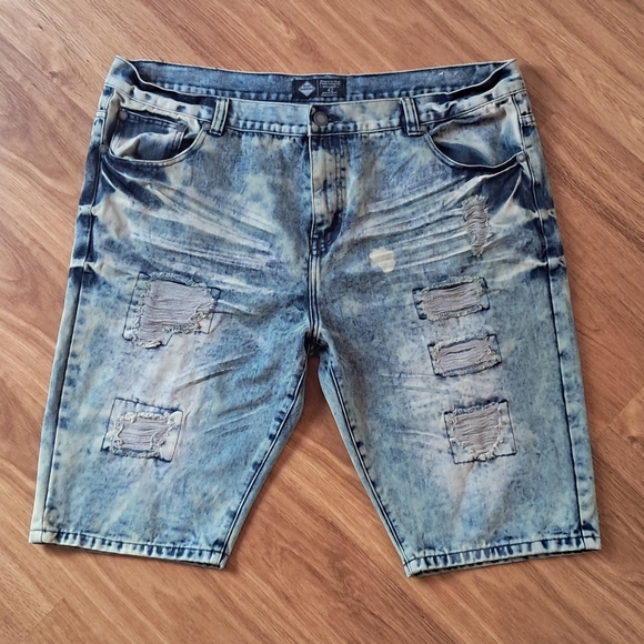 Stylish Distressed Denim Men Shorts - Picture 1 of 6